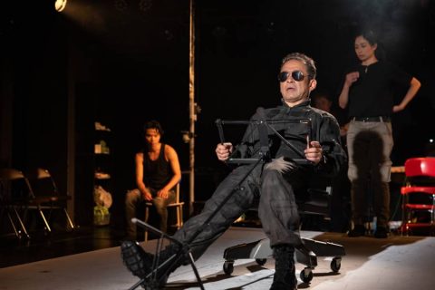 豊かなエンタメ性に浮かぶ沖縄現代史――エーシーオー沖縄『カデナ』／濱田元子